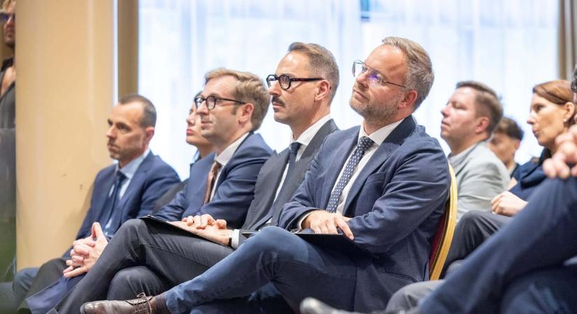 Magyar Péter az MCC vezetőinek üzent: ne költsék el az alapítvány vagyonát a következő pár hónapban
