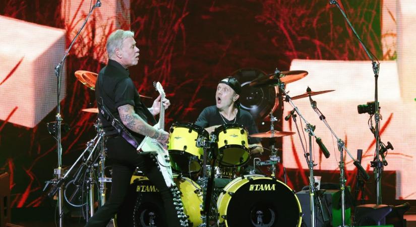 A Metallica tagjai Pokolgép számmal kedveskedtek a magyar rajongóknak a budapesti koncerten