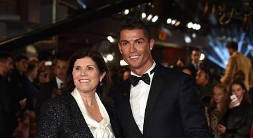 Már Ronaldo édesanyja sem bír magával, párjával együtt robbant be a foci-vb-re