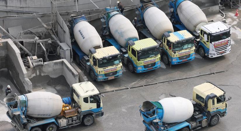 Betonkeverők miatt került veszélybe a dél-koreai memóriagyártás kapacitásbővítése