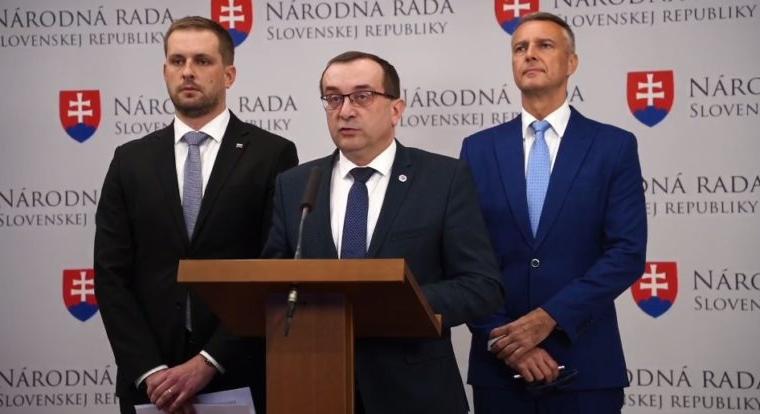 A miniszterek leváltásáról szóló javaslatokat egy ülésen tárgyalják meg