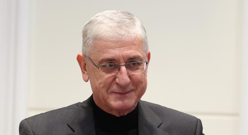 Nem találja ki, hogy kinek dedikált a volt miniszterelnök - fotón a nagy találkozás
