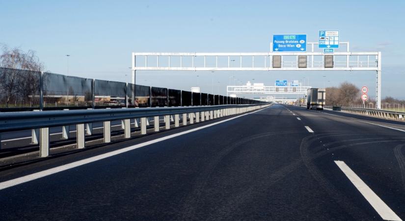 Nyolcan haltak meg két egymást követő balesetben az M1-es autópályán Győr közelében