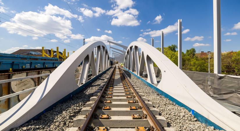 Áprilisban az infrastruktúra fejlesztések húzták az építőipart