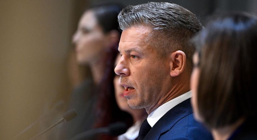 Magyar Péter már légtérrendész is lett; de miért nem rögtön Gripen-pilóta?