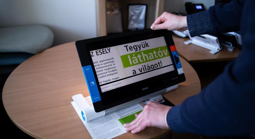 Látássérülteknek segít a technológia