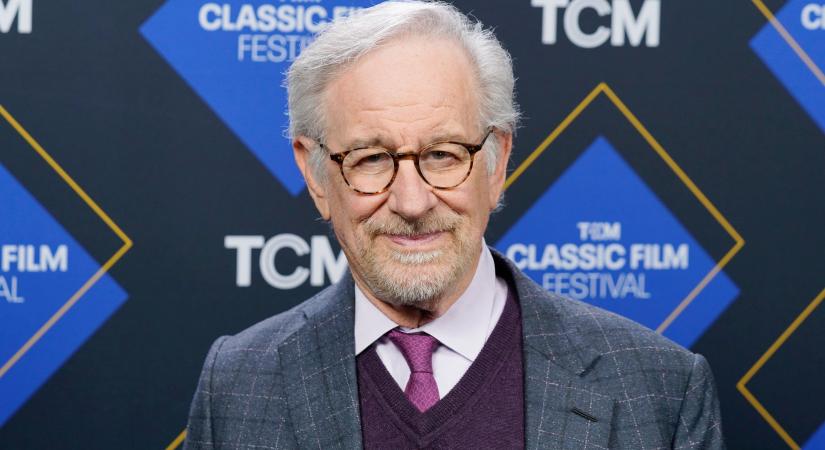 Steven Spielberg egy nagyon sokszor hallott, de még mindig helytálló tanáccsal szolgált a Megszállottság és a Backrooms fiatal rendezőinek, mert jól ismeri a helyzetüket