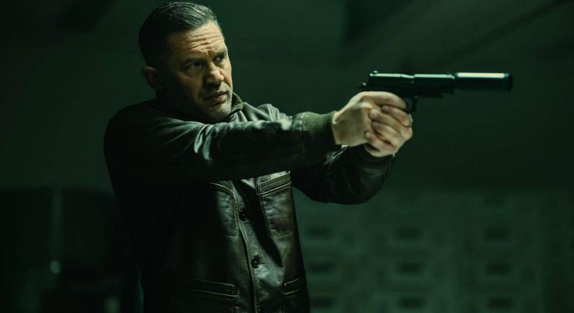 Tom Hardy kirúgásáról pletykáltak, most a sorozat másik sztárja tisztázta a Gengsztervilág-botrányt