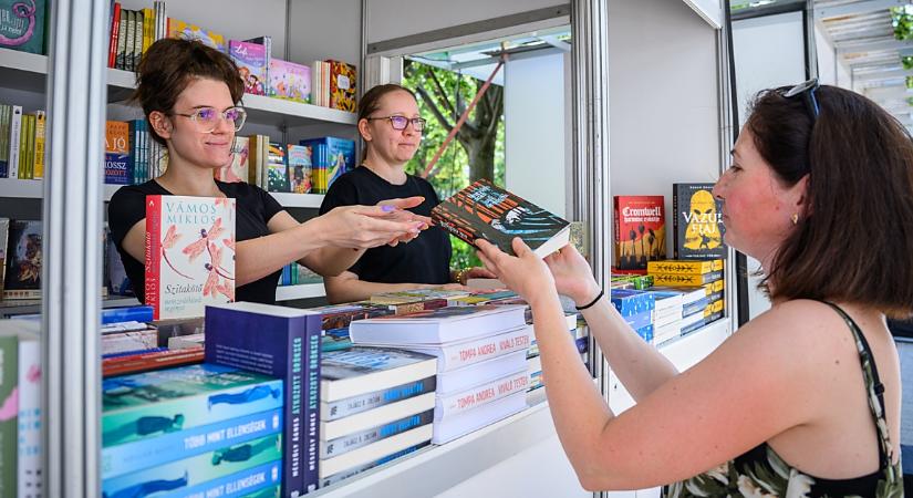Beköszöntött a könyvek lázadásának ideje – figyelmezet a Kossuth-díjas író Debrecenben