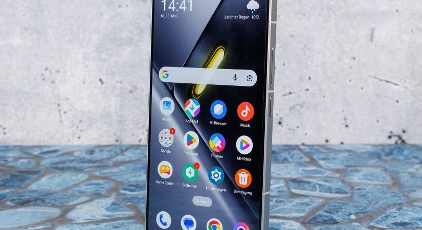 Az érzékenyebbeknek bánthatja a szemét a Poco X8 Pro Max kijelzője