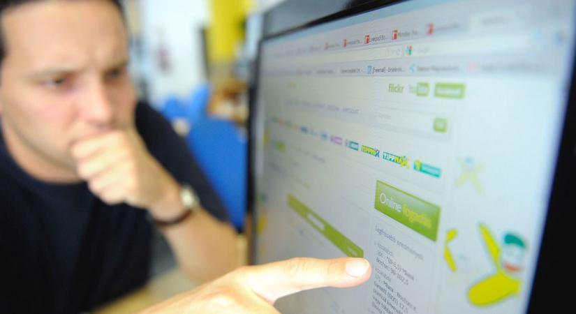 Erre is figyelj a vb mérkőzései alatt: nemcsak a focisták, hanem az online csalók is megpróbálnak labdába rúgni