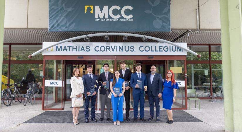 „Ne hagyjátok abba az álmodást!” – Diplomaosztót tartott az MCC