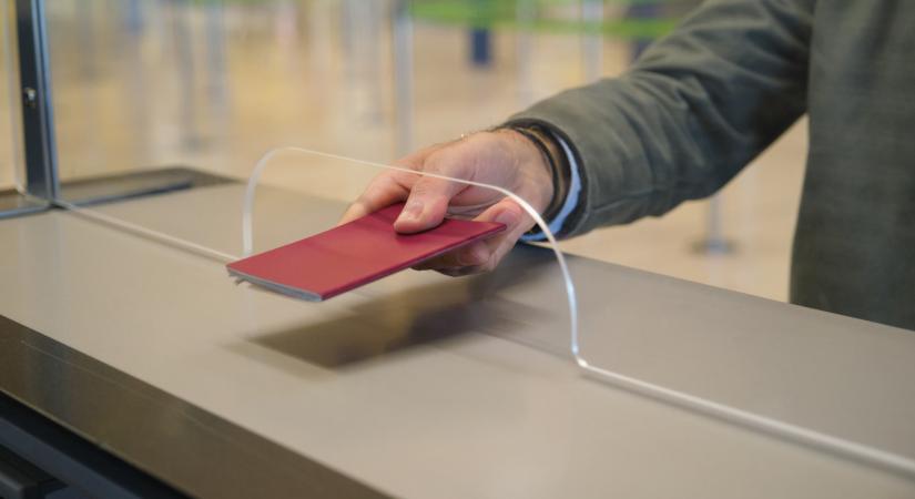 Megszűnnek a régi személyi igazolványok, néhány hét van a cserére