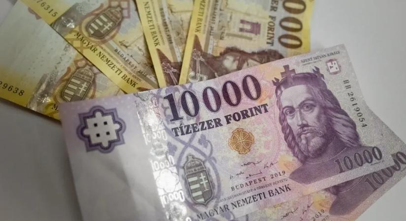 Négy és fél éves csúcson a forint az euróval szemben