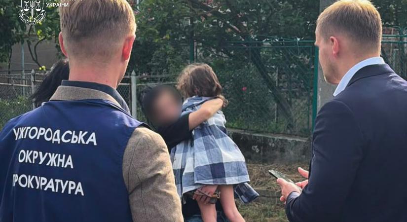 Fegyveres családi dráma Ungváron: bebarikádozta magát egy férfi, feleségét és kisgyermekét tartotta fogva