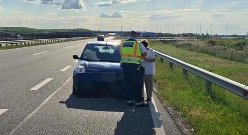 Káoszt okozott az idős nő az autóúton, 40 kilométert hajtott forgalommal szemben - videó