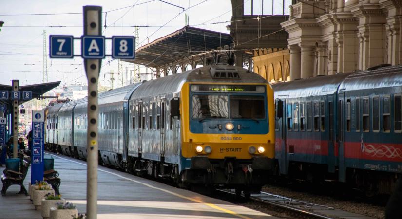 Áramütés ért egy 11 éves fiút, aki felmászott egy vasúti szerelvényre