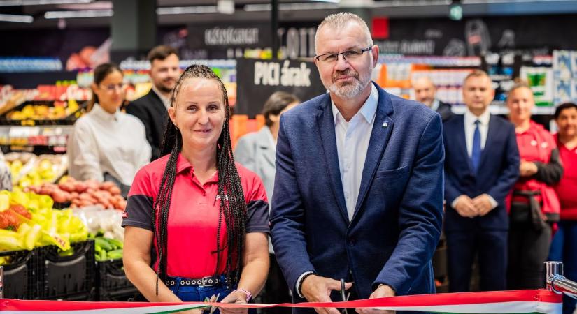 Megnyitott a PENNY Bátaszéken – már nagyon várták a helyiek