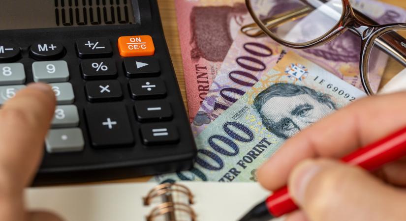 Négy és féléves rekordon a forint – dörzsölhetik a tenyerüket a nyaralni indulók