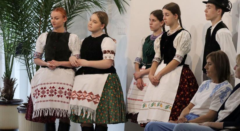 A kőedény szépségének útja – megnyílt a Rozsnyói Bányászati Múzeum új időszaki kiállítása