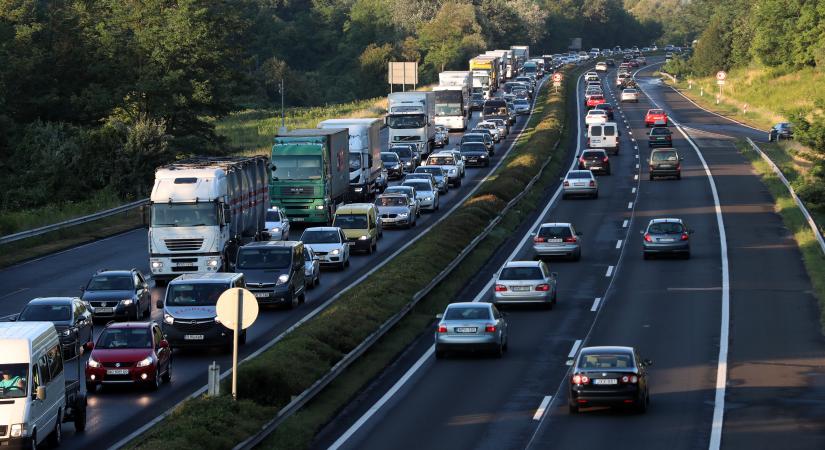 Félelmetes, ami az autópályákon ma történik: újabb baleset, ezúttal az M7-esen