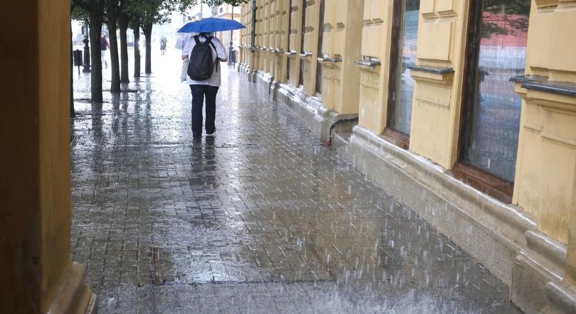 Kiadták a riasztást! Apró, de durva zivatar közelít Hajdú-Bihar felé!