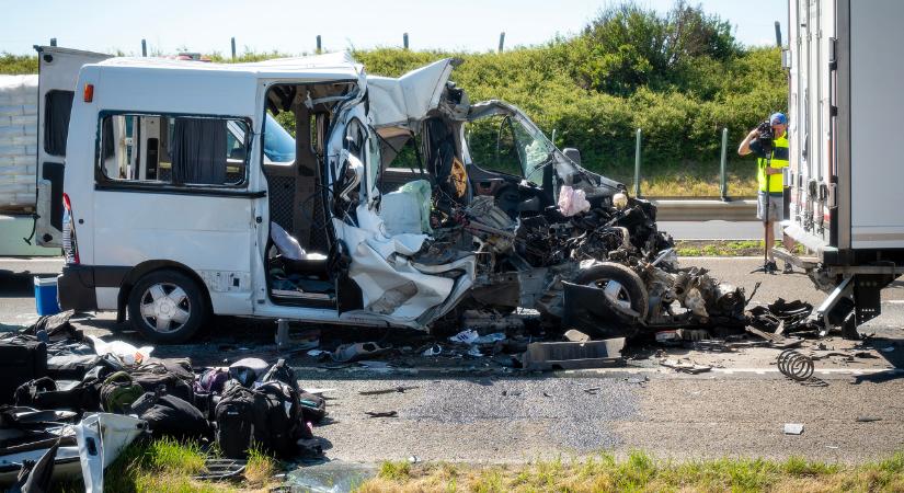 8 halott az M1-esen: azonnali vizsgálatot rendelt el Vitézy Dávid
