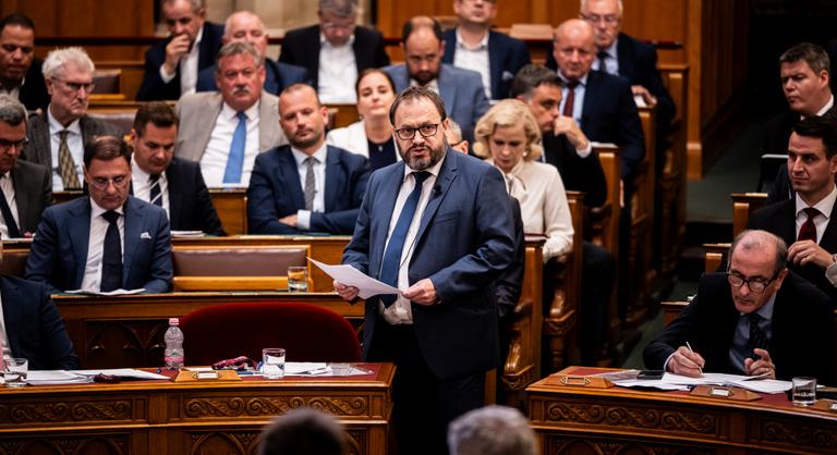 Megszüntetné a jelzáloghitelek kamatstopját a kormány, Gulyás Gergely egyből reagált