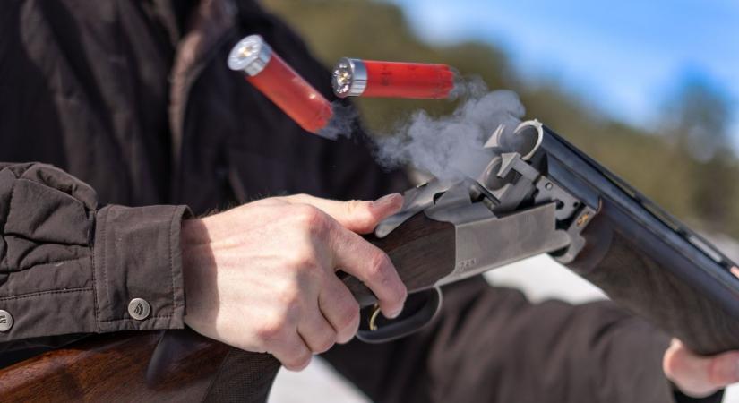 Végzetes baleset: fegyvertisztítás közben sült el a vadászpuska
