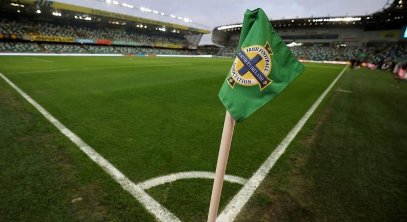 Az íreknek megengedte az UEFA, hogy semleges pályán játszanak az izraeliekkel