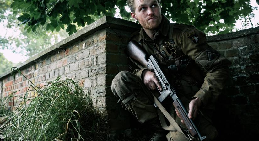 Mindenki ezt nézi? Rákaptak a magyar nézők a háborús zombis akcióhorrorra, már a TOP 3-ban a streamingóriás platformján