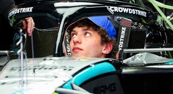 ÉLŐ: Az első barcelonai F1-es edzés