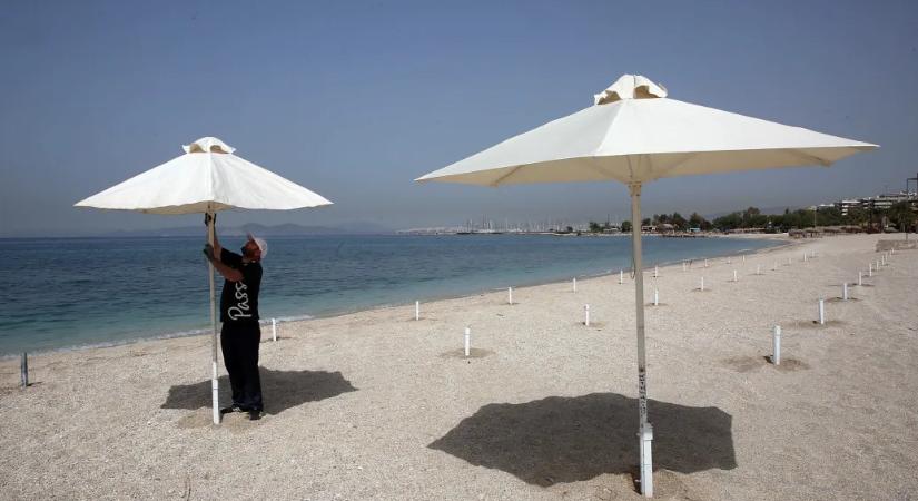 Egy szardíniai strandon a 10 és 65 év közöttiek kénytelenek lesznek lemondani a napernyőkről