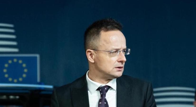 Választások előtt meglódult Szijjártó Péterék osztogatási kedve