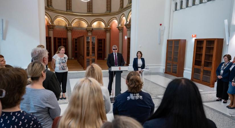 Újabb miniszter üzent a vendégmunkások ügyében
