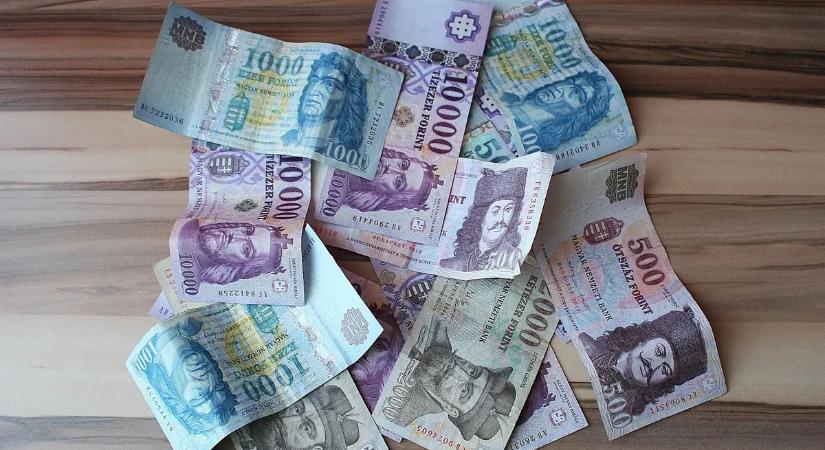 Bivalyerős a forint: öt éve nem látott szinteken mozog a magyar deviza
