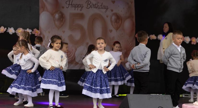 Aranyjubileumát ünnepelte a győrzámolyi Tündérrózsa Óvoda és Bölcsőde - fotók