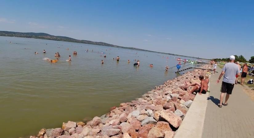 Szombaton 28 fok lesz Gárdonyban, mutatjuk hány fokos a Velencei-tó, lehet-e strandolni