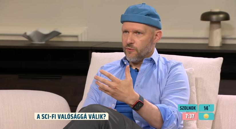Robot ülteti be az agyba a Neuralink chipet, de vajon veszélyben vannak a gondolataink?