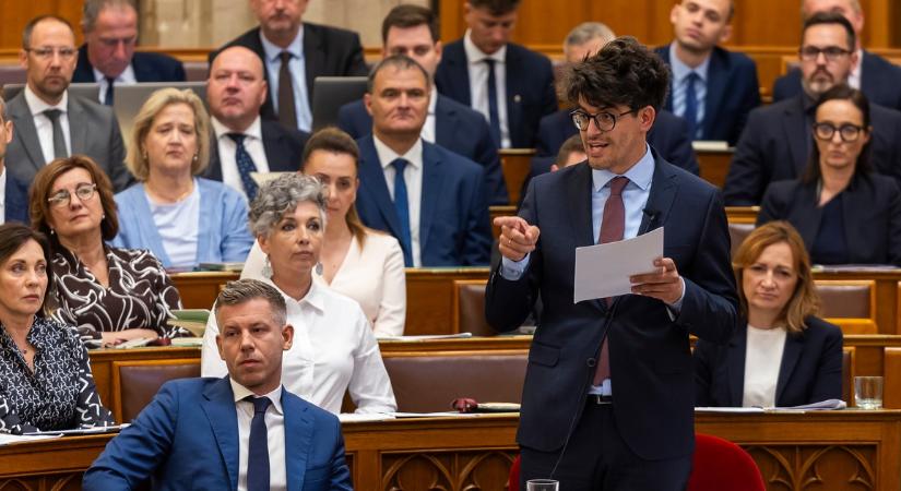 Döntött a kormány: hivatalosan is visszavonták a több száz gyanús diplomata-útlevelet