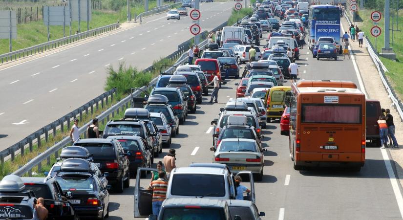 Sorra történnek a baleset az M3-ason, mindkét irányban torlódás van