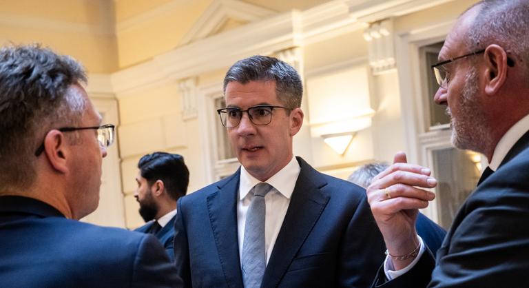 Kocsis Máté bocsánatot kért Magyar Péter édesanyjától, Melléthei-Barna Márton azonnal reagált