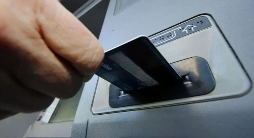Adathalász botrány Fejérben: Több mint 100 ember bankszámláját csapolták meg (videó)