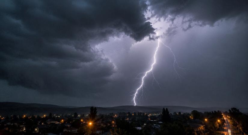 Riasztás 6 vármegyére, bedurvulnak a zivatarok, elázik az ország jelentős százaléka