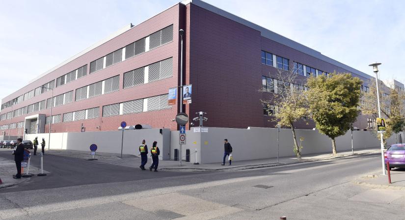 Telex: Felmentették az Alkotmányvédelmi Hivatal vezetőjét