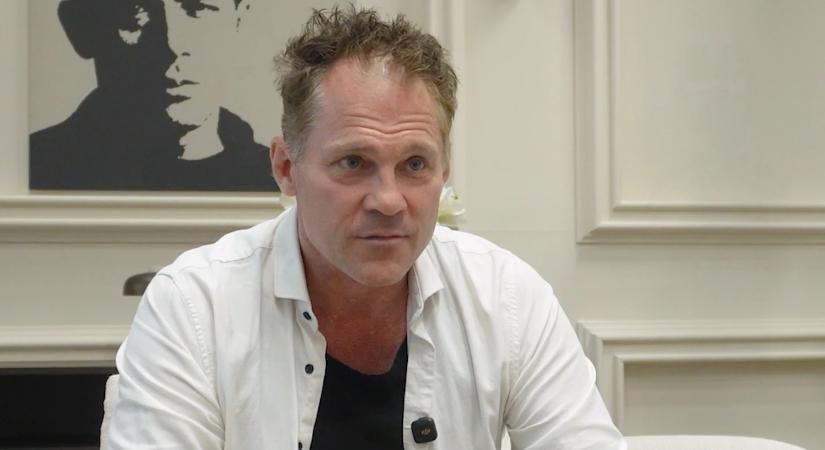 „Foghatnám a fűre” – Hujber Ferenc elárulta, mi állt a „Jézus színész volt” mondata mögött