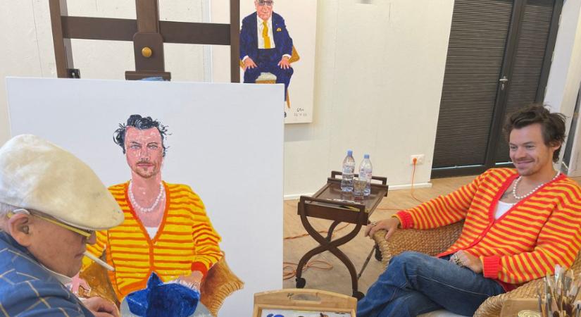 Akinek Harry Styles is modellt ült – R.I.P. David Hockney (1937–2026)