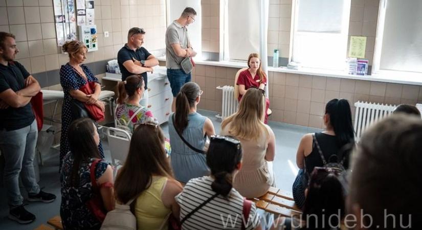 A szülőszobától a babaápolásig – szülésre felkészítő nyílt nap a Kenézy Campuson – videóval