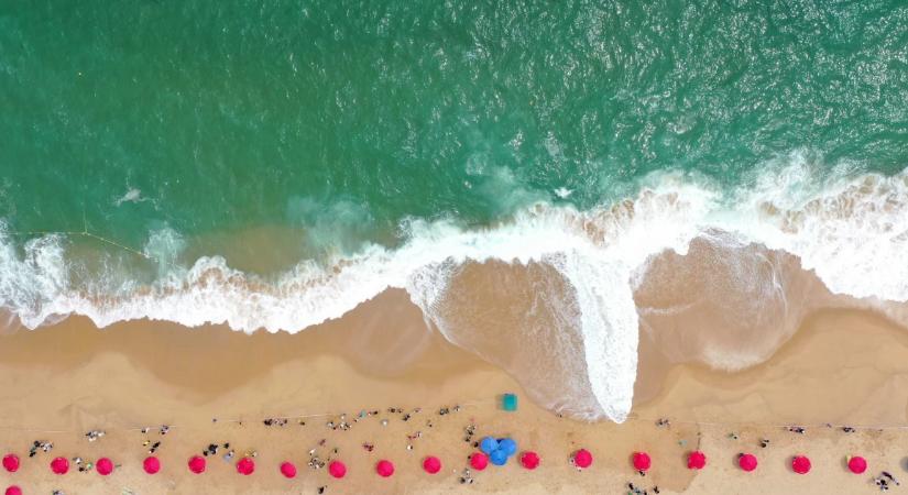 Túltolt szabályozás: ezért tiltják be a napernyőket egy olasz strandon