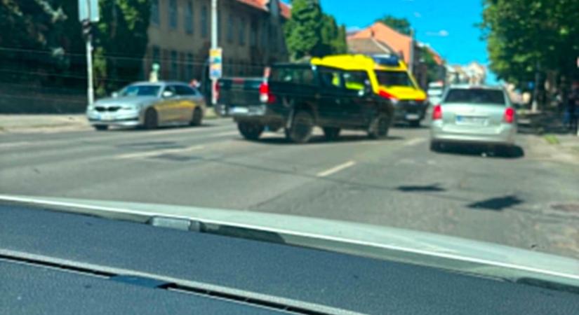 Gyalogost gázoltak a zebrán, még nem tudni, hogy ki hibázott